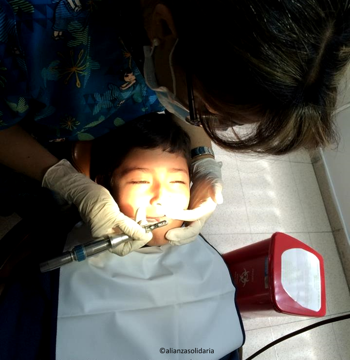 Atención odontológica para los niños del orfanato Turmanyé