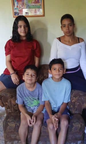 familia de Omar llegó al colegio, tenía apenas ocho años familia de Omar llegó al colegio, tenía apenas ocho años