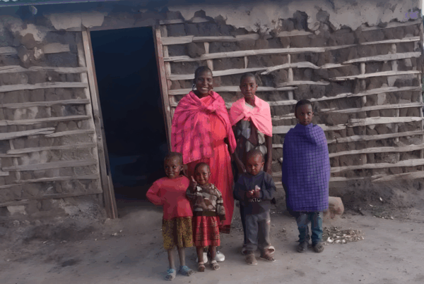 la familia masai de niña Sus sueños prevalecieron frente a la tragedia de la MGF