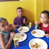 niños tienen comida gracias a ti