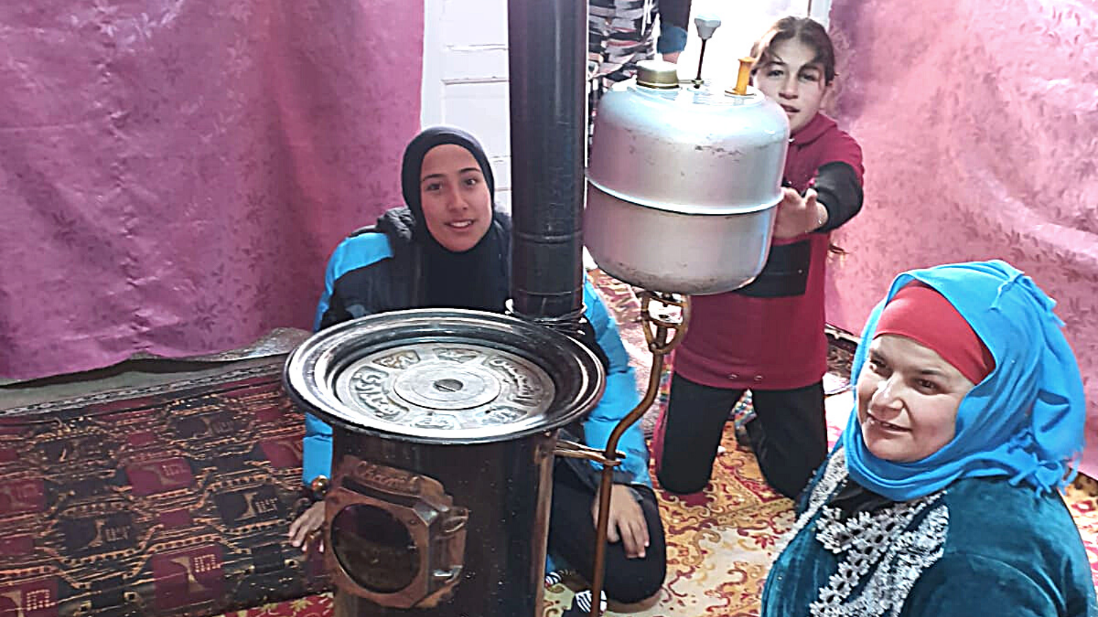 Llegó el calor, en pleno invierno, a las tiendas de refugiados sirios